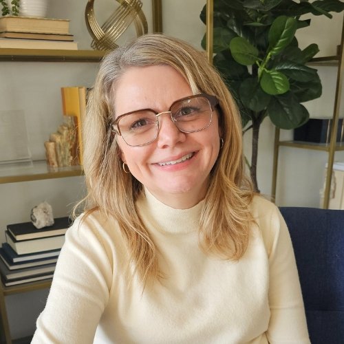 Laura Richer, MA, LMHC, Founder & CEO of Anchor Light Therapy, digital marketing client of Hummingbird Marketing Services